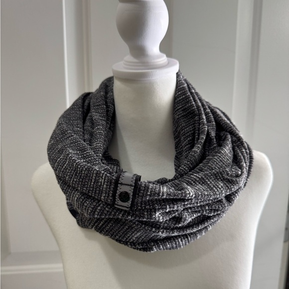 Lululemon Vinyasa Scarf OS - Picture 1 of 16
